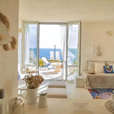 Apartmán Elegant Seafront House, Direct Access - Salento *