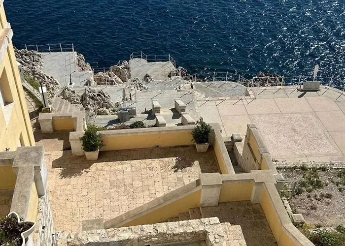 Elegant Seafront House, Direct Access - Salento Apartment